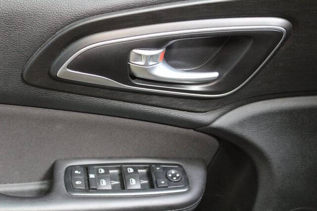 2015 Chrysler 200 LX