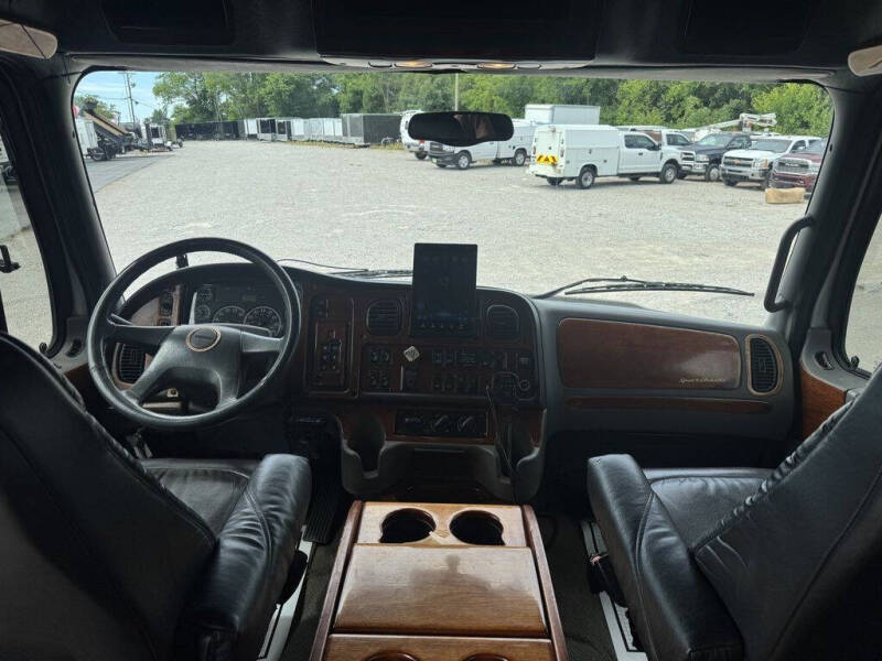 2005 Freightliner M2 106