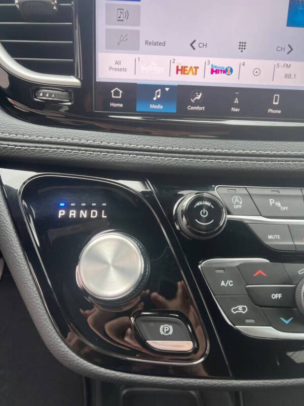 2026 Chrysler Pacifica Select