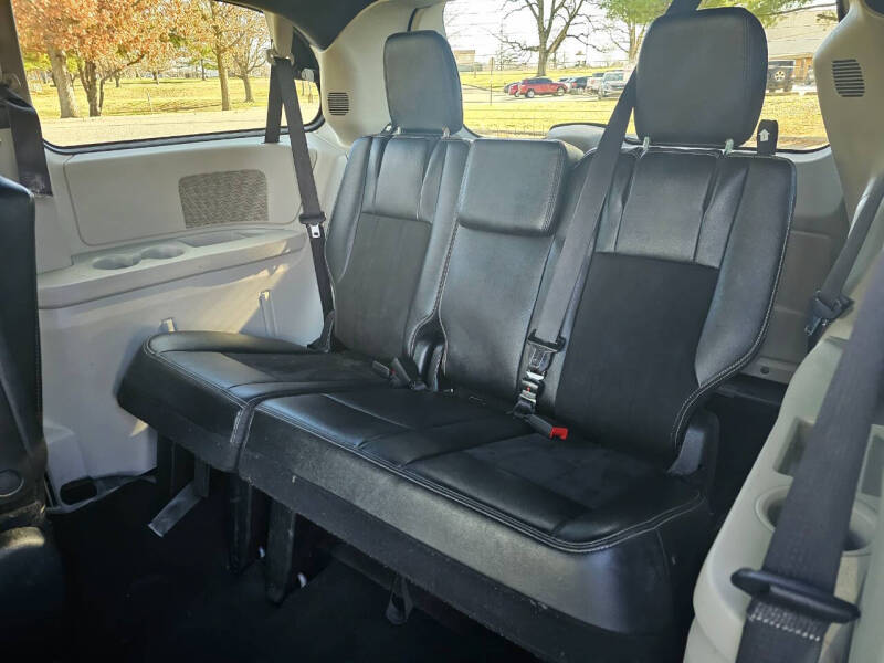 2019 Dodge Grand Caravan SXT photo 16