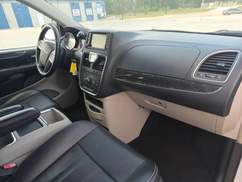 2016 Chrysler Town and Country Touring