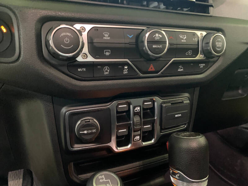 2024 Jeep Gladiator NightHawk