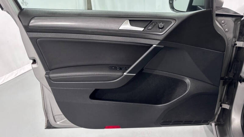 2019 Volkswagen Golf SE