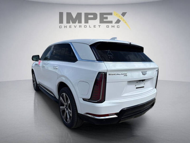 2025 Cadillac Escalade IQ Luxury 2
