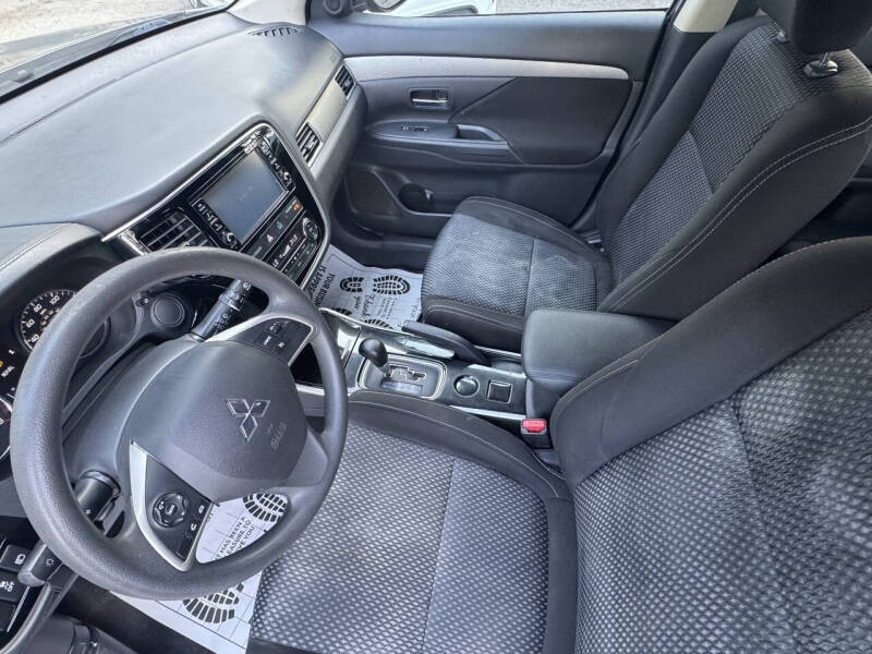 2018 Mitsubishi Outlander ES
