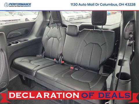 2027 Chrysler Pacifica Select