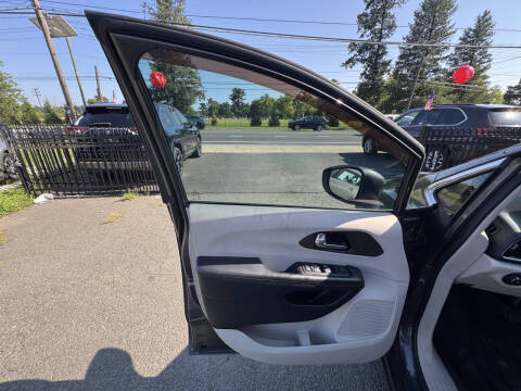 2017 Chrysler Pacifica Touring-L Plus