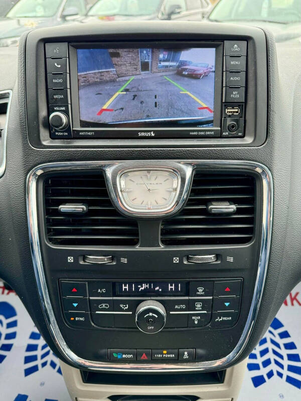 2016 Chrysler Town and Country Touring