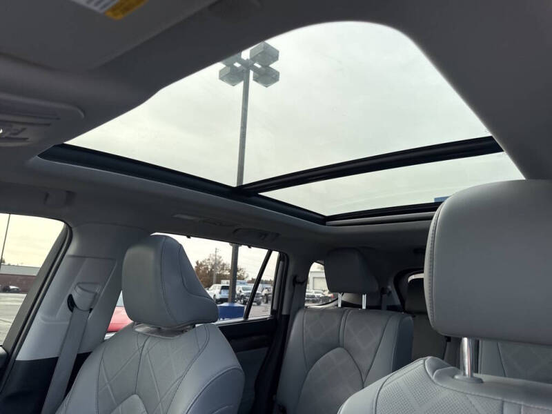 2021 Toyota Highlander Hybrid Platinum