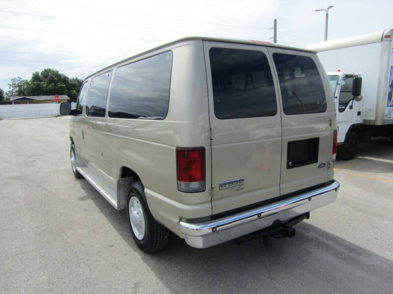 2008 Ford E-Series E-350 SD XLT