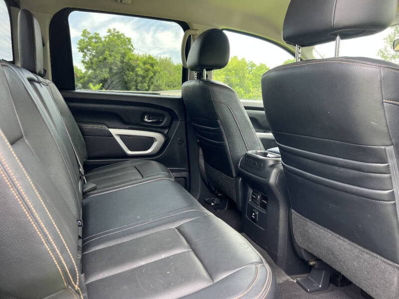 2017 Nissan Titan SL