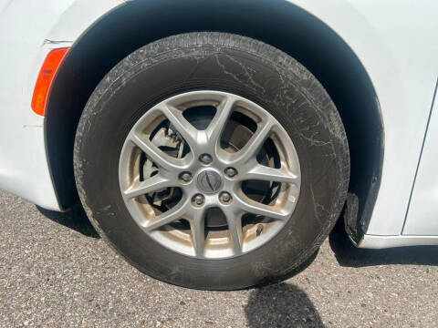 2023 Chrysler Voyager LX