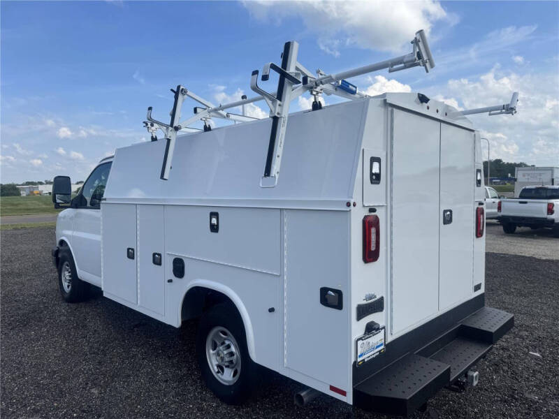 2025 Chevrolet Express 3500