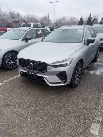 2025 Volvo XC60 B5 Plus Dark Theme