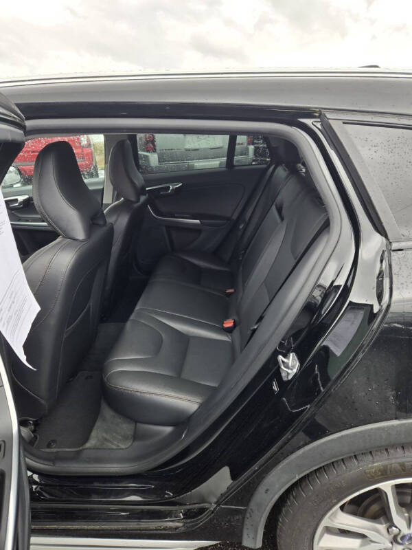 2016 Volvo V60 Cross Country T5