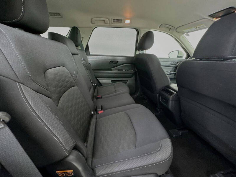 2024 Nissan Pathfinder SV