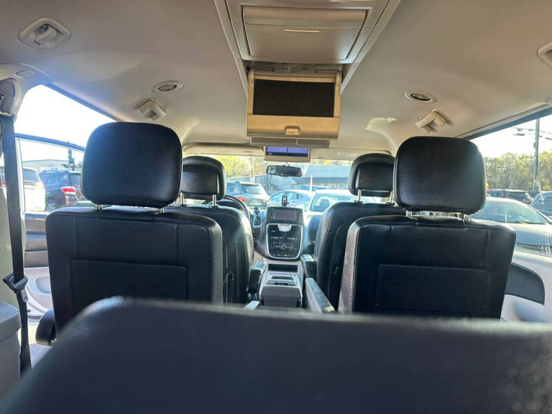 2012 Chrysler Town and Country Touring