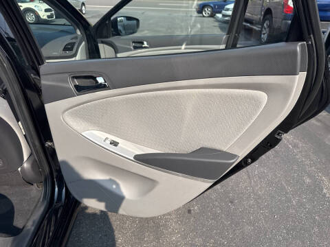 2012 Hyundai Accent SE