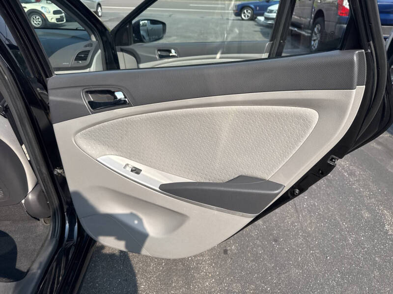 2012 Hyundai Accent SE