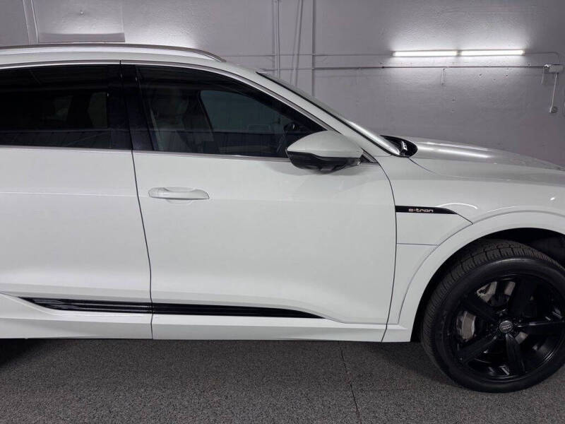 2019 Audi e-tron quattro Premium Plus