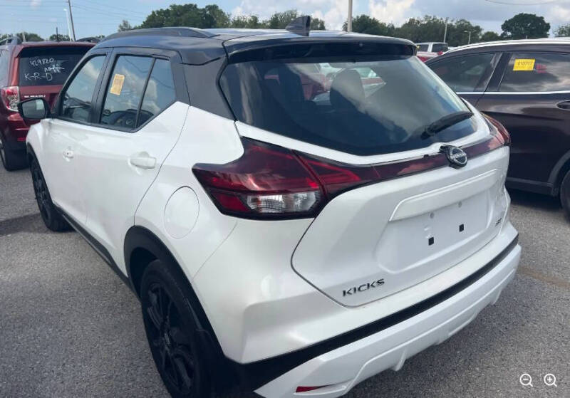 2023 Nissan Kicks SR