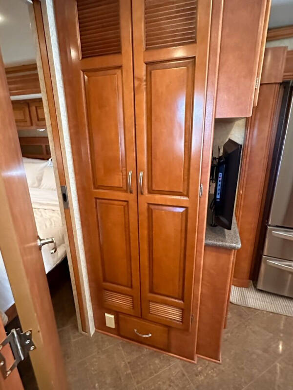 2011 Newmar Ventana 43’  1.5 Bath Pre-Def Diesel KingBed