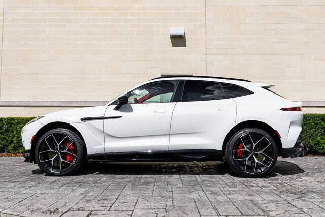 2025 Aston Martin DBX 707