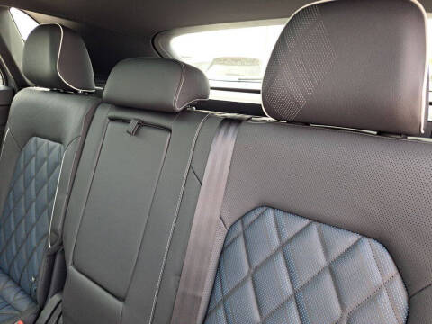 2026 Volkswagen Atlas Cross Sport SEL Premium R-Line 4Motion