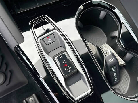 2025 Audi Q5 quattro Premium TFSI