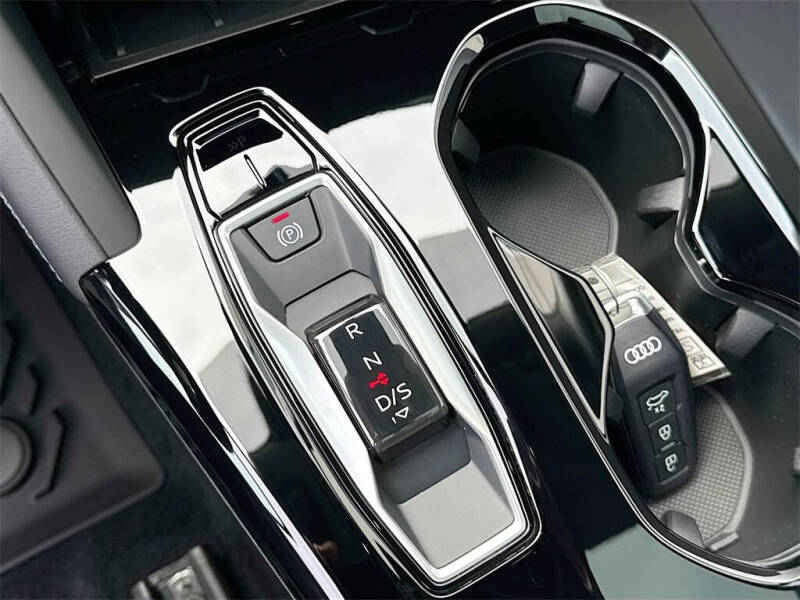 2025 Audi Q5 quattro Premium TFSI