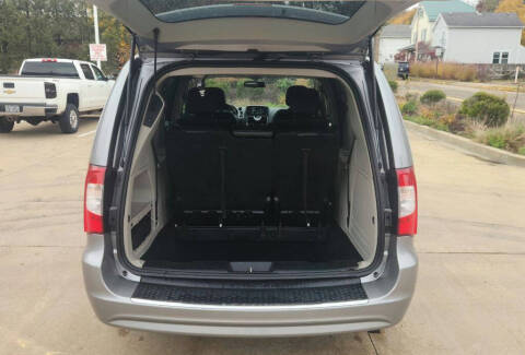 2016 Chrysler Town and Country Touring