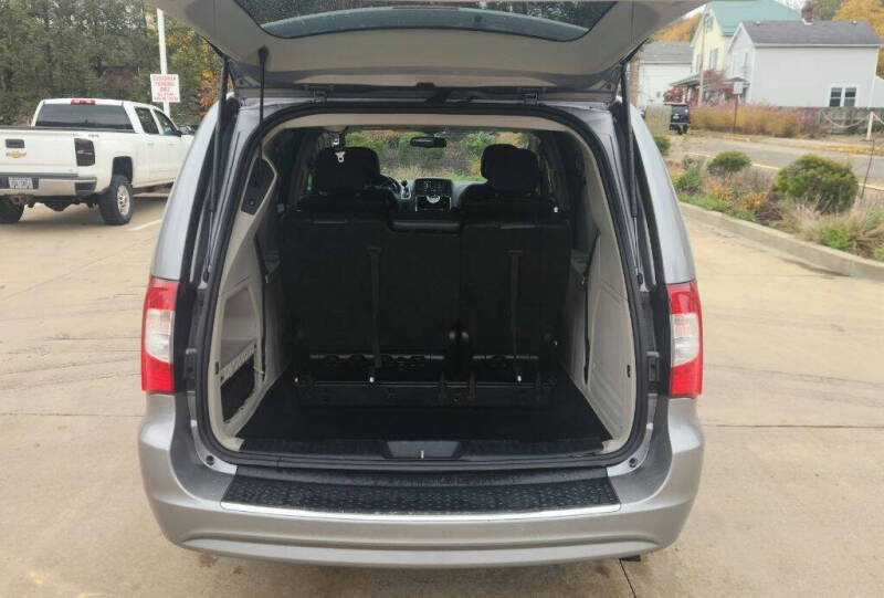 2016 Chrysler Town and Country Touring