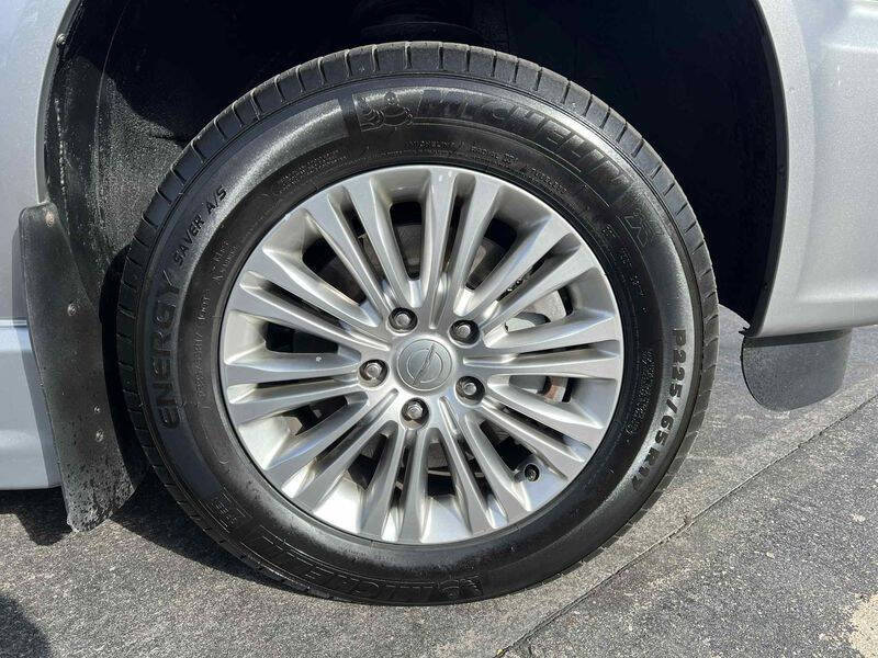 2016 Chrysler Town and Country Touring-L