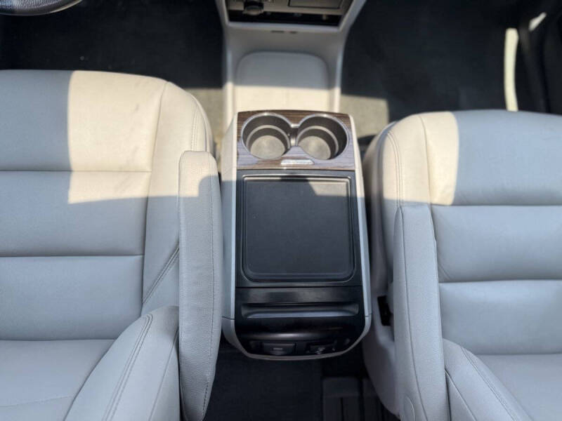 2017 Toyota Sienna XLE Premium 8-Passenger