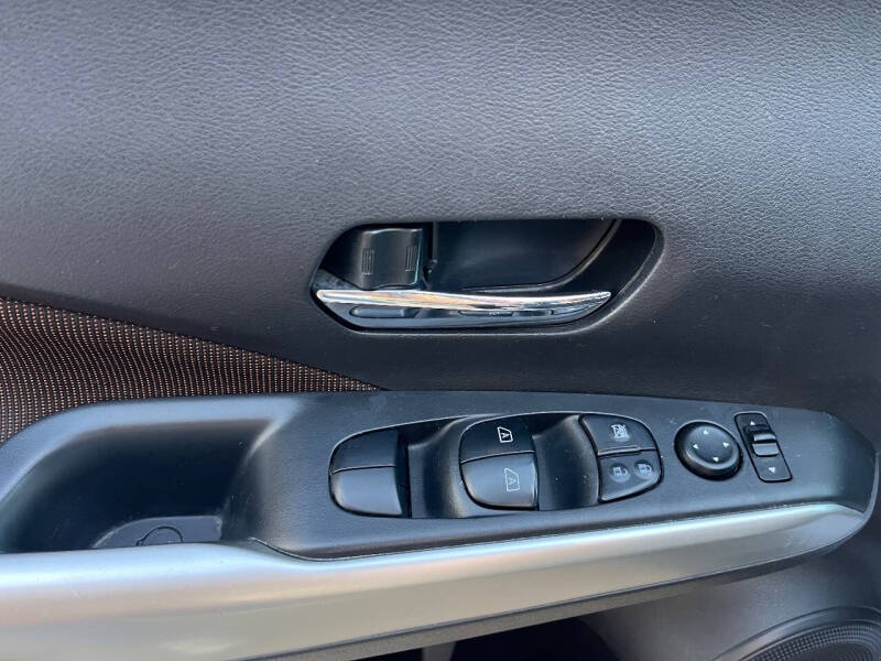 2018 Nissan Kicks SR