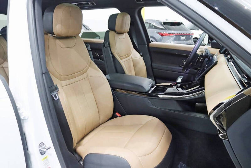 2025 Land Rover Range Rover Sport P460e Dynamic SE