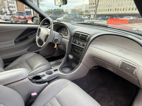 2004 Ford Mustang GT Deluxe