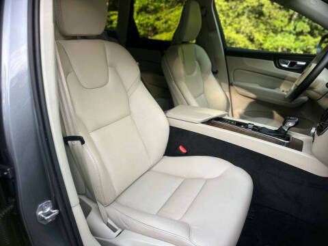 2021 Volvo XC60 T5 Momentum