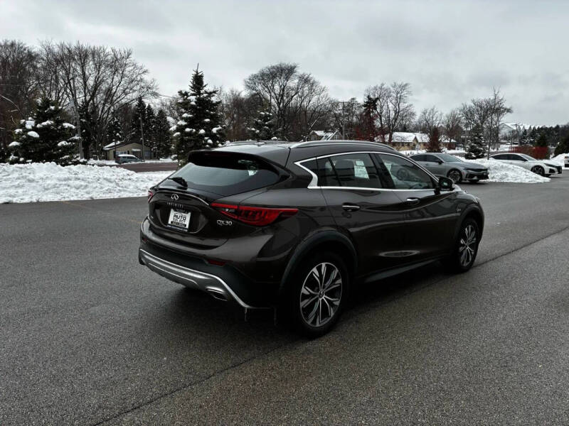 2017 Infiniti QX30 Premium