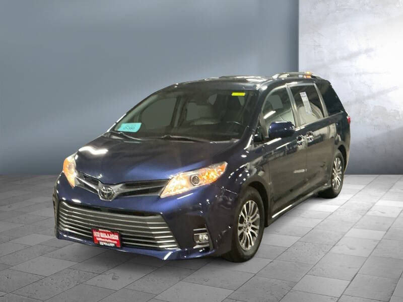 2018 Toyota Sienna XLE 7-Passenger Auto Access Seat