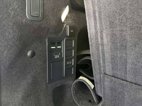 2024 Land Rover Discovery P300 Dynamic SE