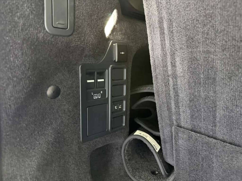 2024 Land Rover Discovery P300 Dynamic SE
