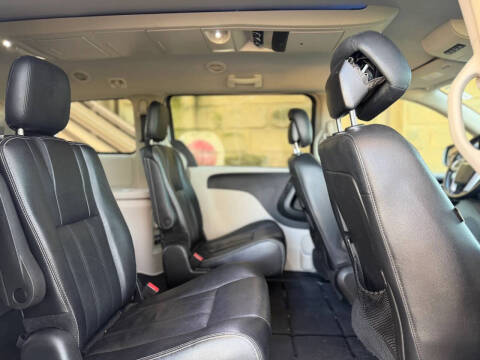2015 Chrysler Town and Country Touring