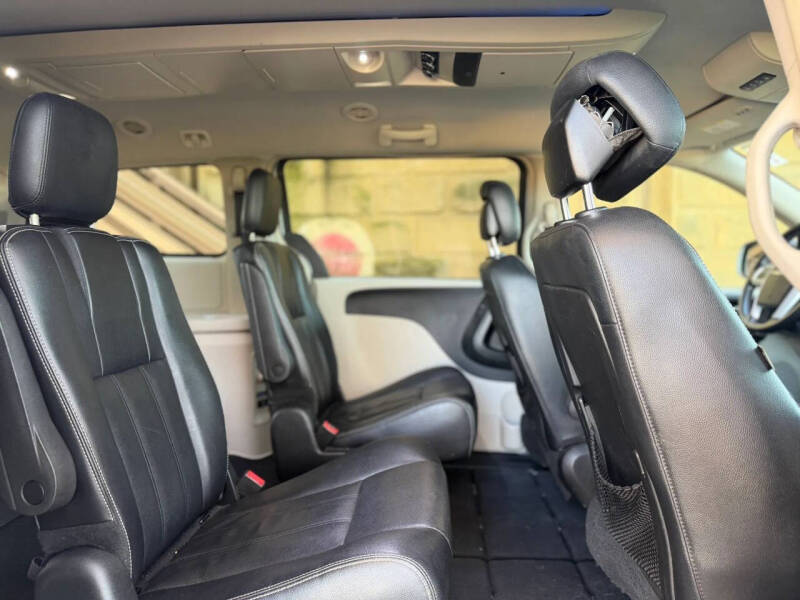 2015 Chrysler Town and Country Touring