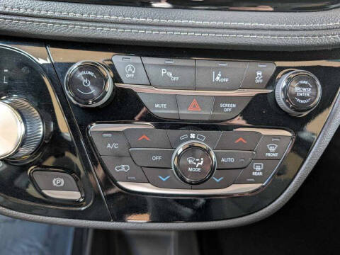 2024 Chrysler Pacifica Touring