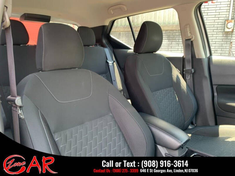 2022 Nissan Kicks SV