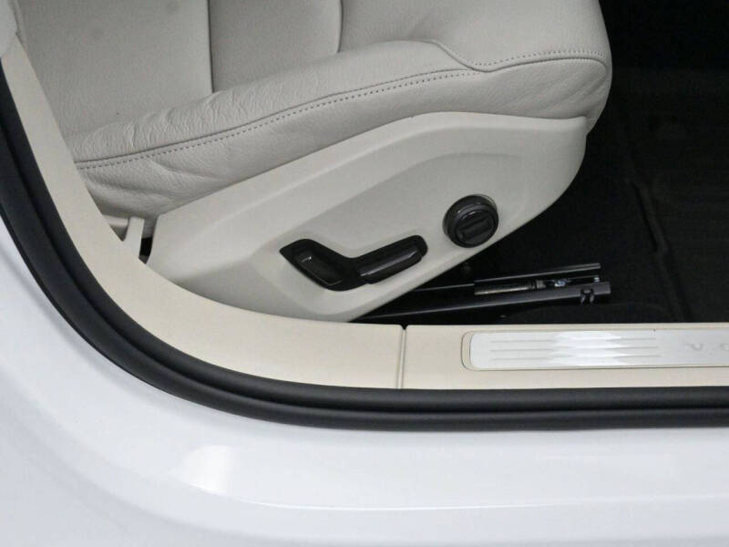 2025 Volvo S60 B5 Plus