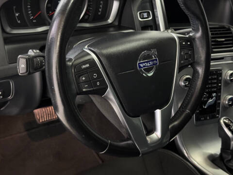 2017 Volvo XC60 T5 Dynamic