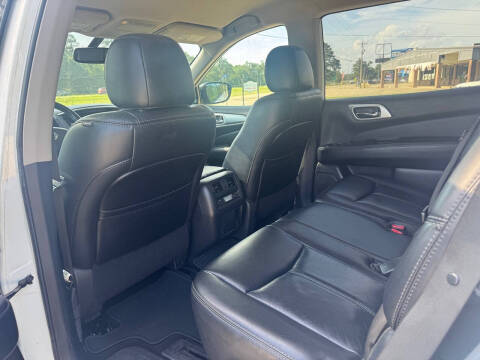 2017 Nissan Pathfinder SL