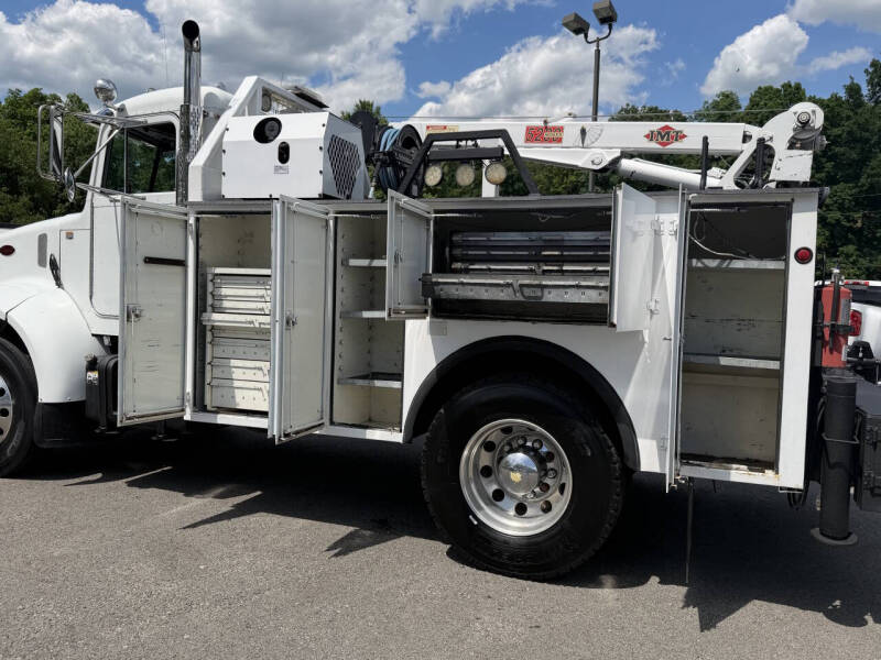 2001 Peterbilt 330